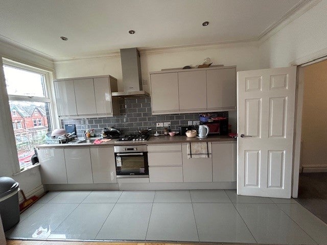 Flat Grange Avenue in Leeds