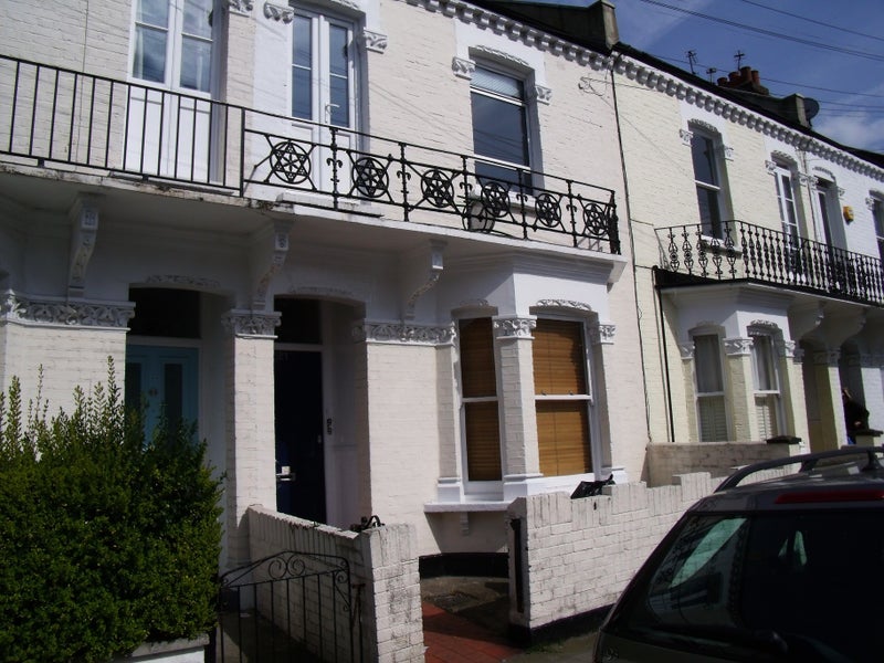 Room Hartismere Road in Greater London