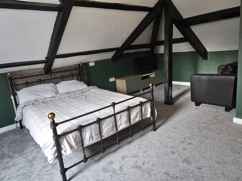 Room Selby Road in Leeds