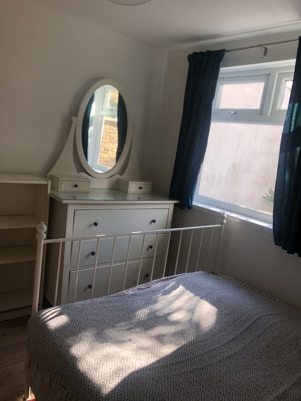Room Woodriffe Road in Greater London