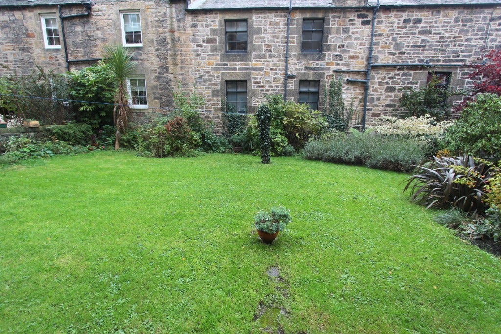 Flat Dean Park Street in City of Edinburgh