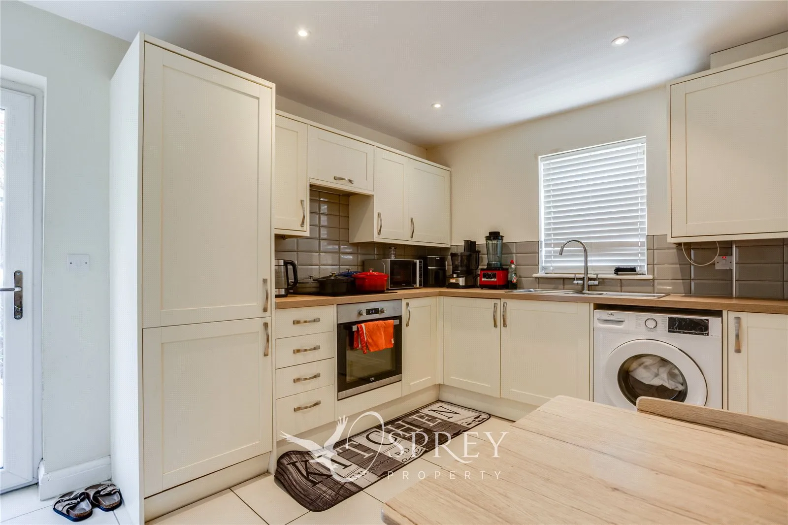Flat Redworth Court in Leeds