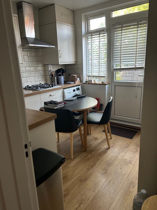 Room Windermere Avenue in Greater London
