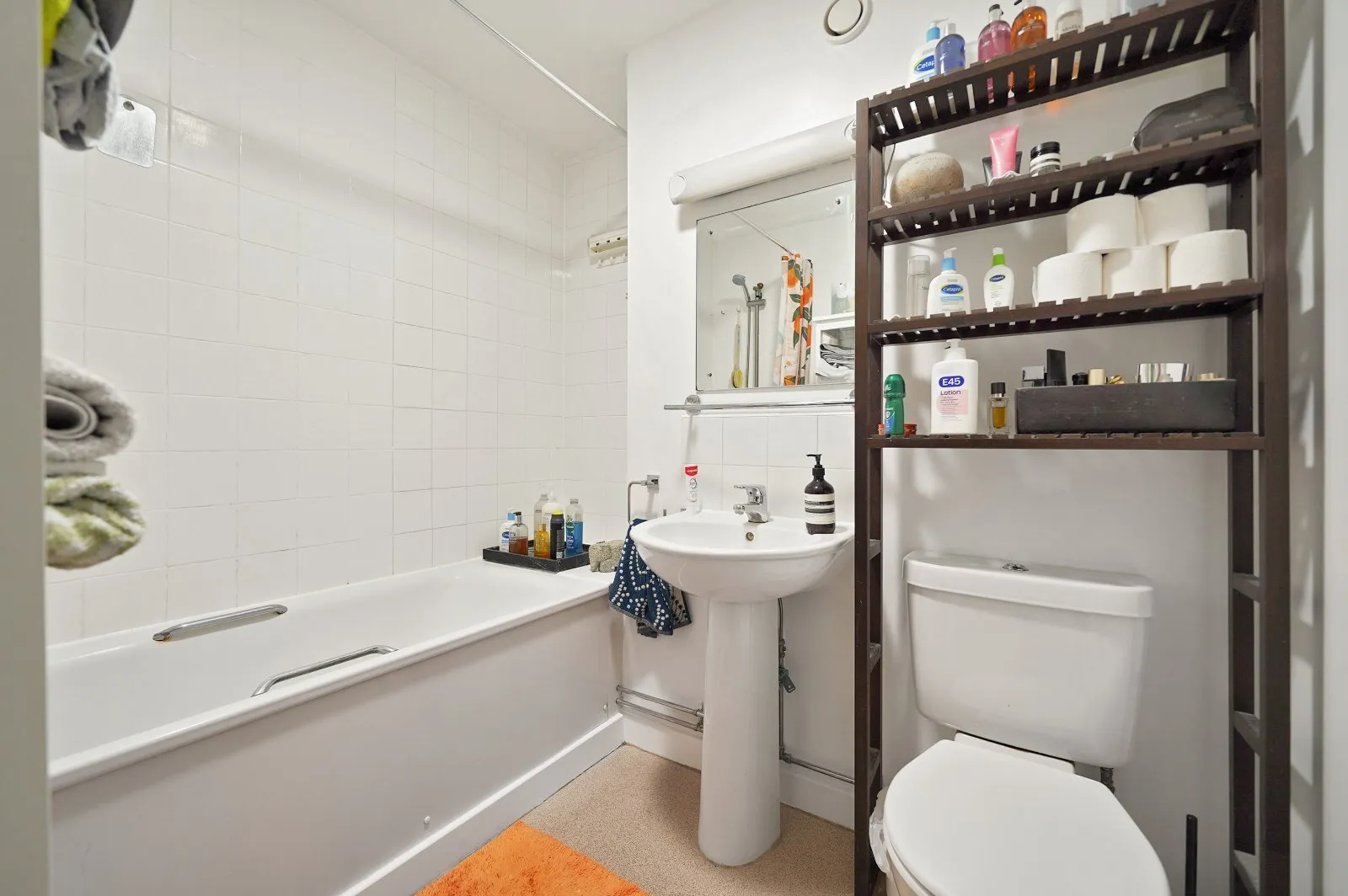 Flat Drayton Park in Greater London