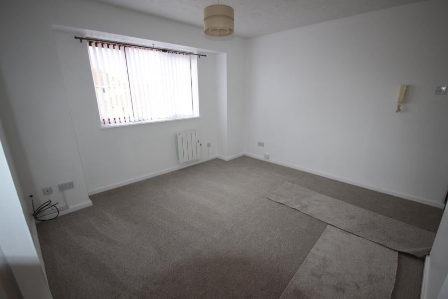 Flat Birkdale Avenue in East Staffordshire