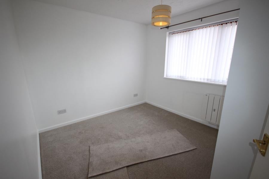Flat Birkdale Avenue in East Staffordshire