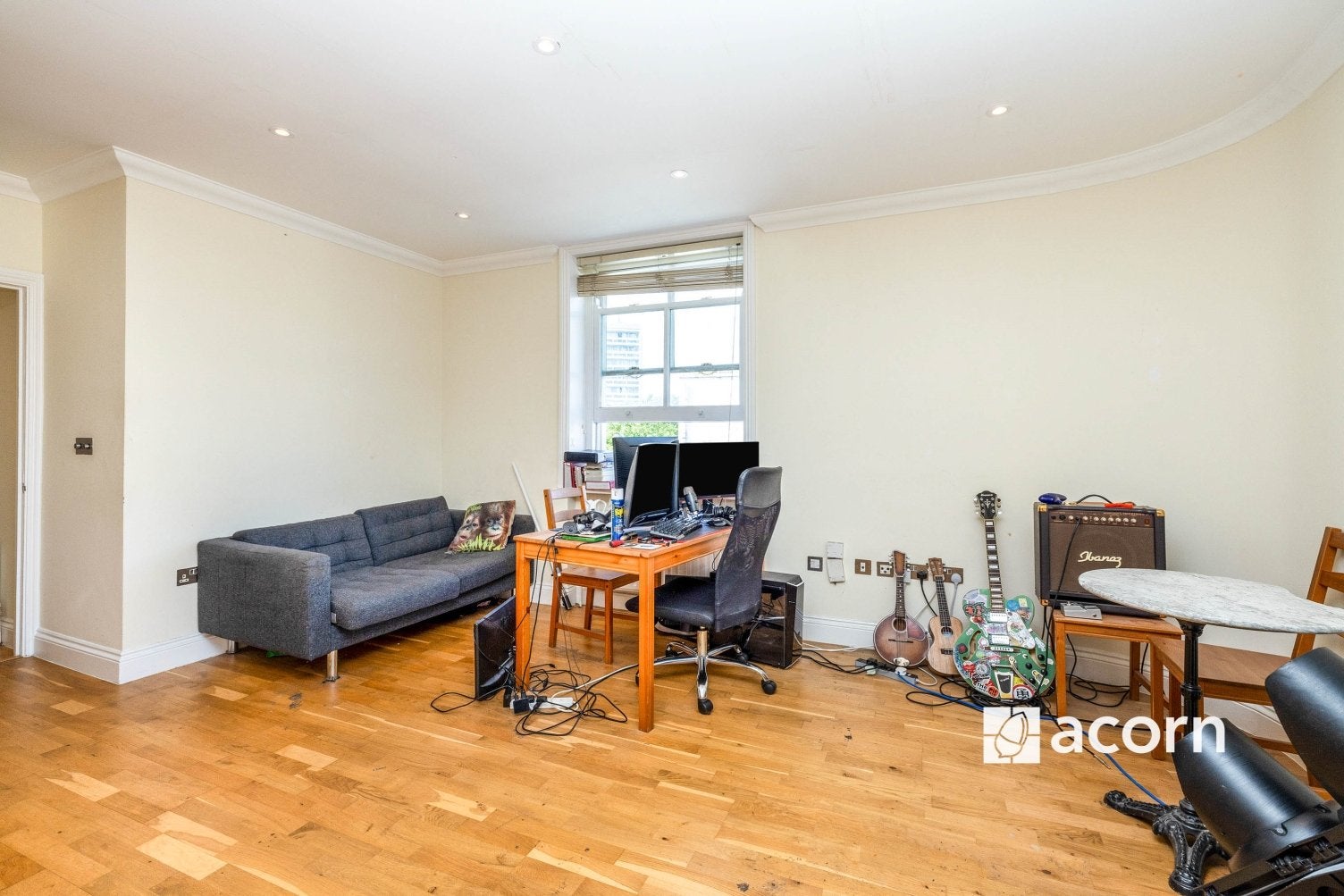 Flat Shakespeare Road in Greater London