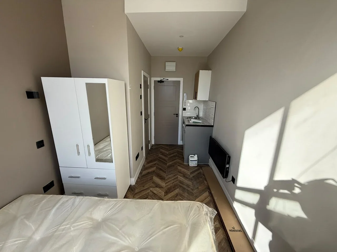 Flat Goldhawk Road in Greater London