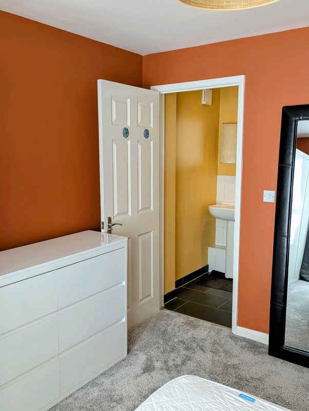 Room Woodborough Road in Nottingham