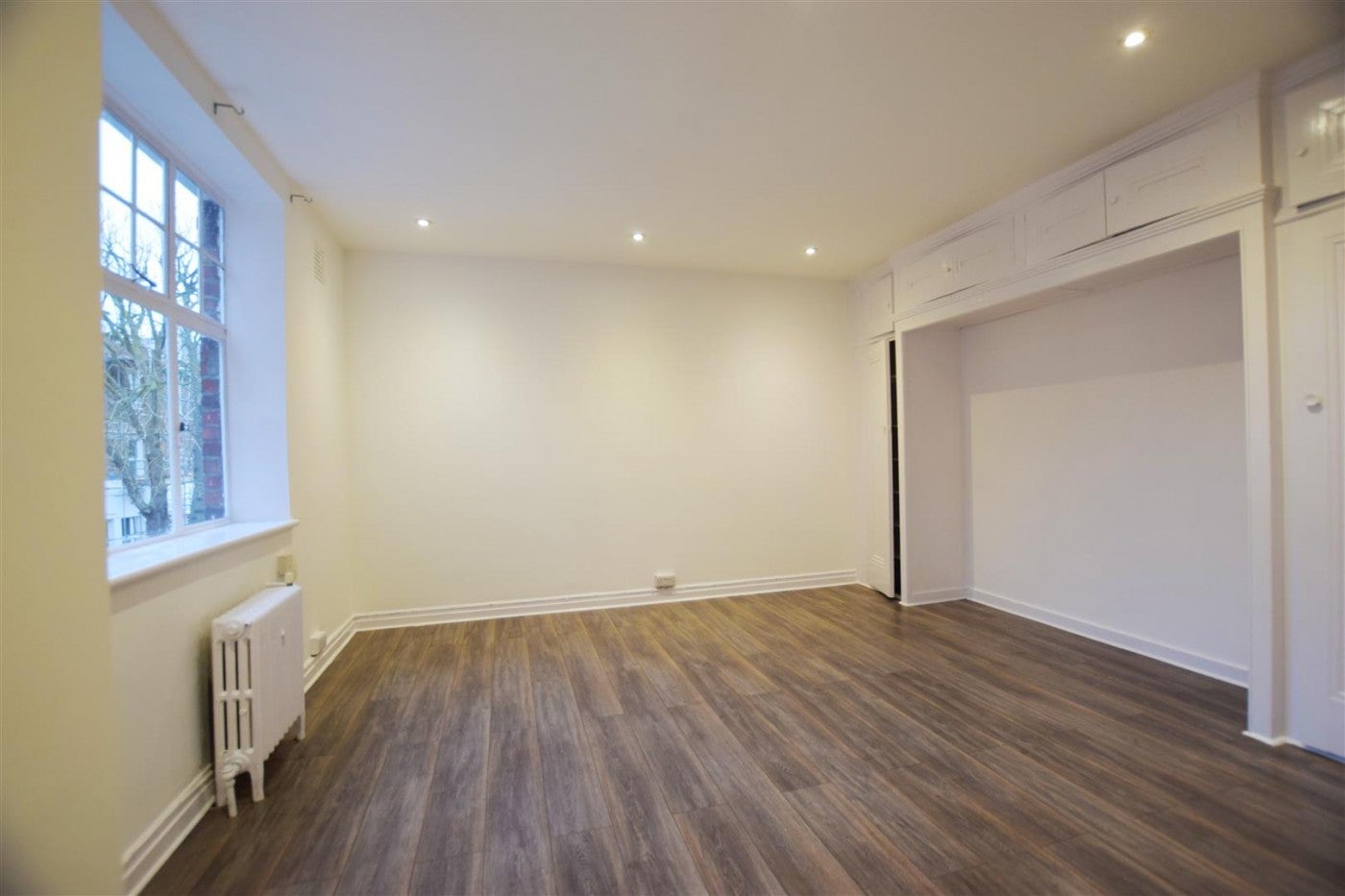 Flat Belsize Grove in Greater London