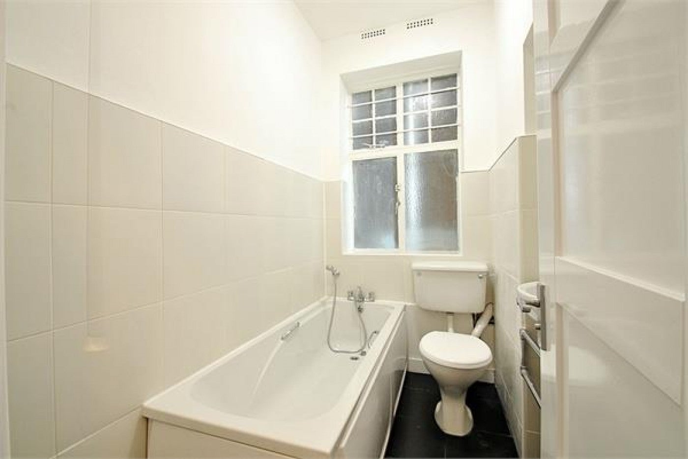 Flat Belsize Grove in Greater London