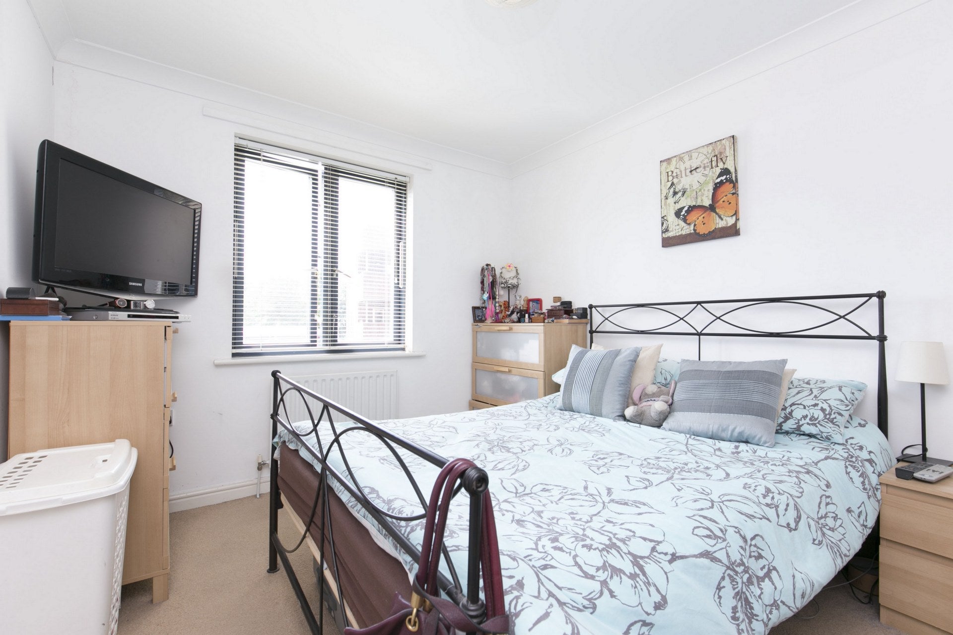 Flat Monteagle Way in Greater London
