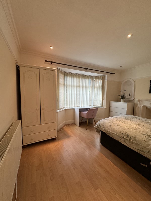 Room Haunchwood Road in Nuneaton and Bedworth