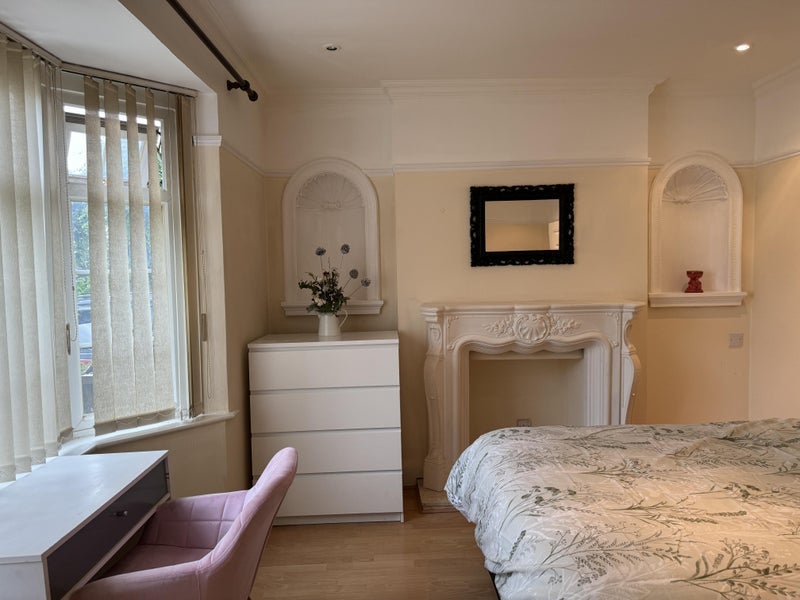 Room Haunchwood Road in Nuneaton and Bedworth
