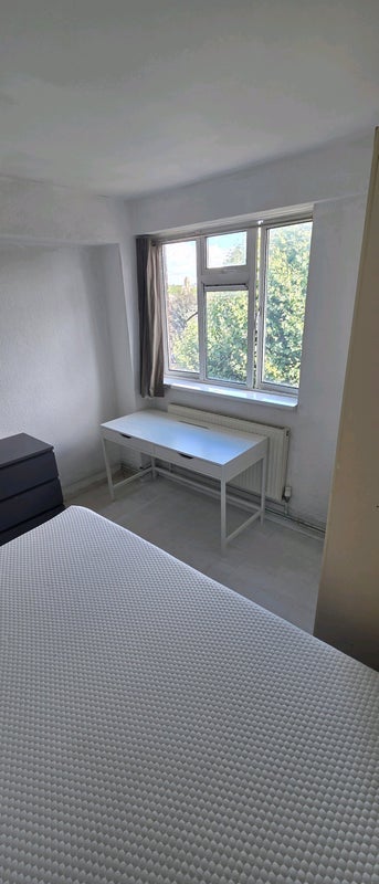 Room Lindley Street in Greater London