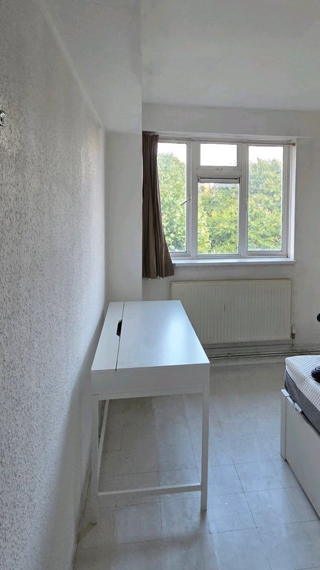 Room Lindley Street in Greater London