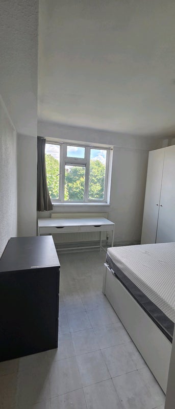 Room Lindley Street in Greater London
