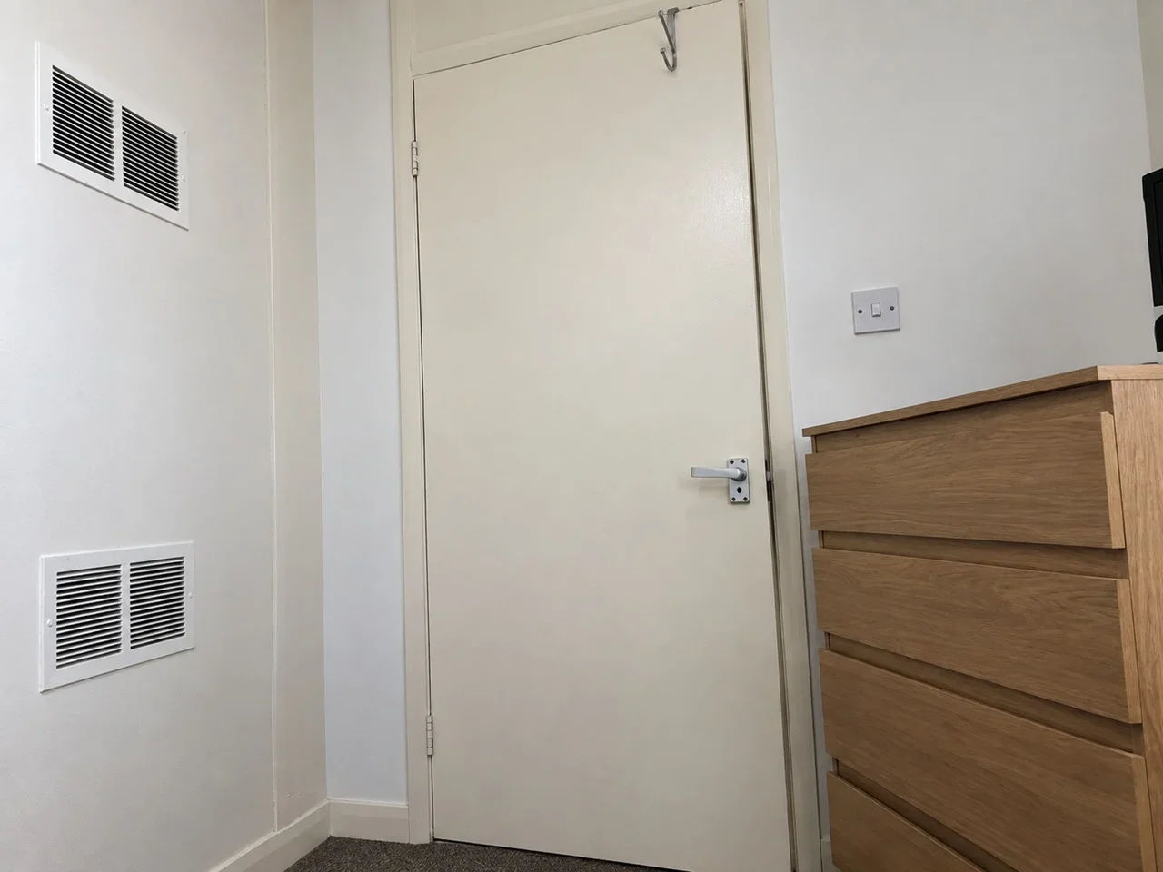 Room Norman Crescent in Greater London