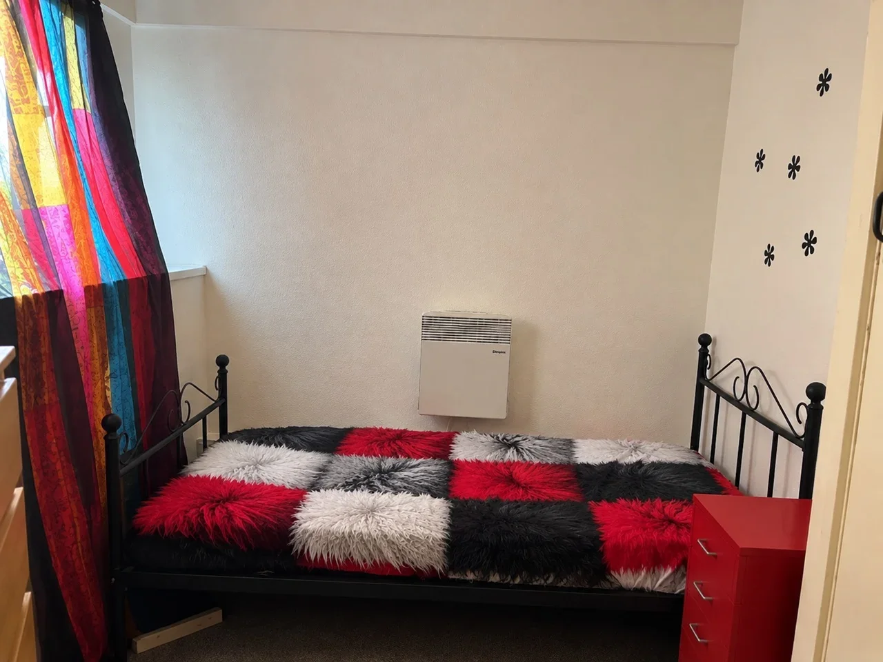 Room Norman Crescent in Greater London