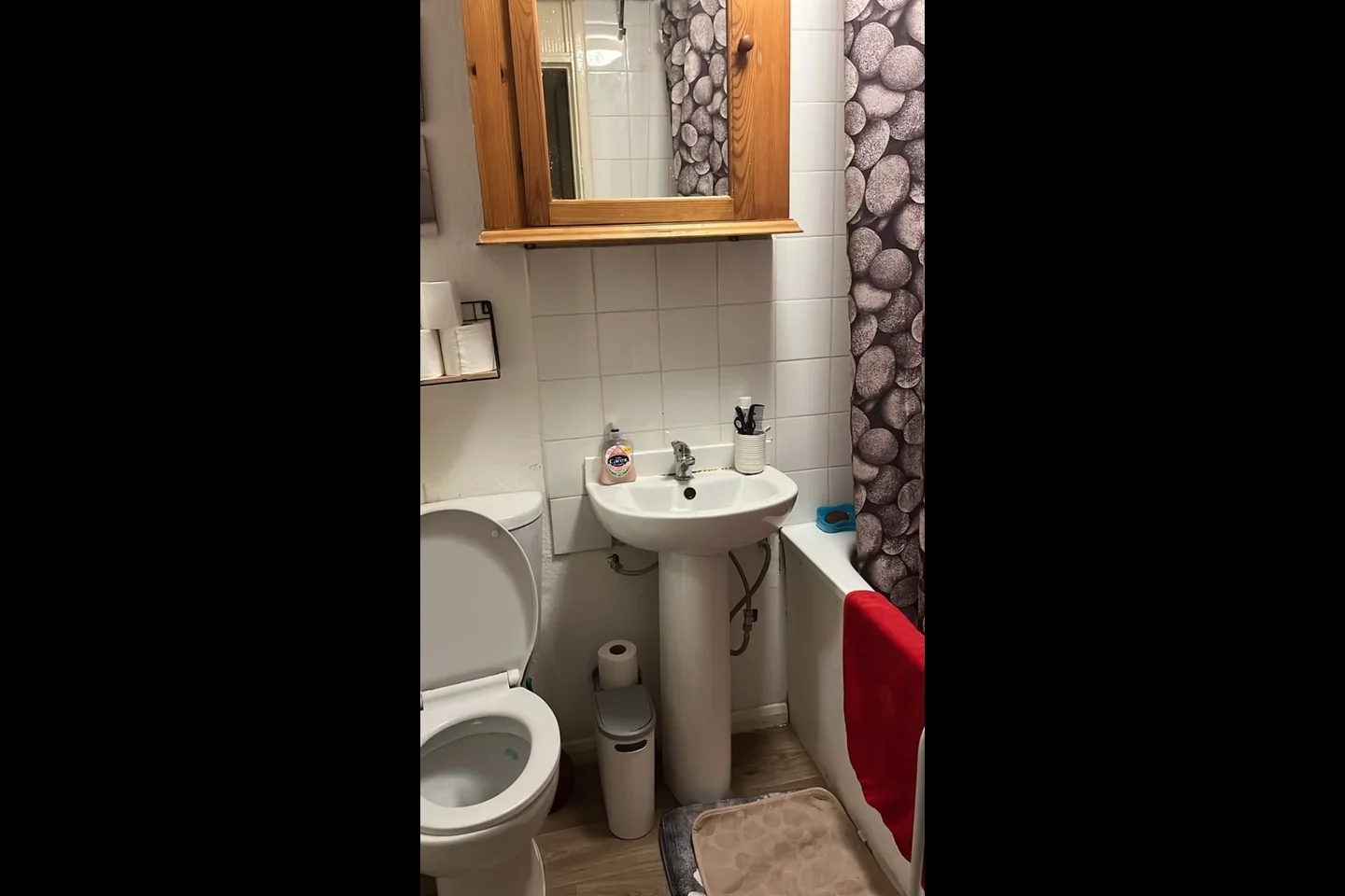 Room Norman Crescent in Greater London