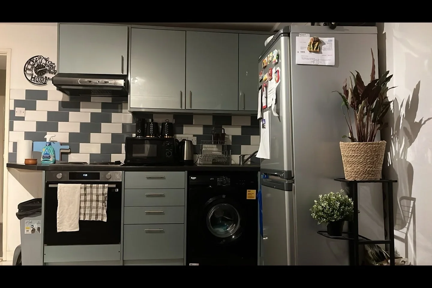 Room Norman Crescent in Greater London