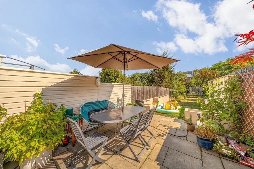 House Vincent Gardens in Greater London