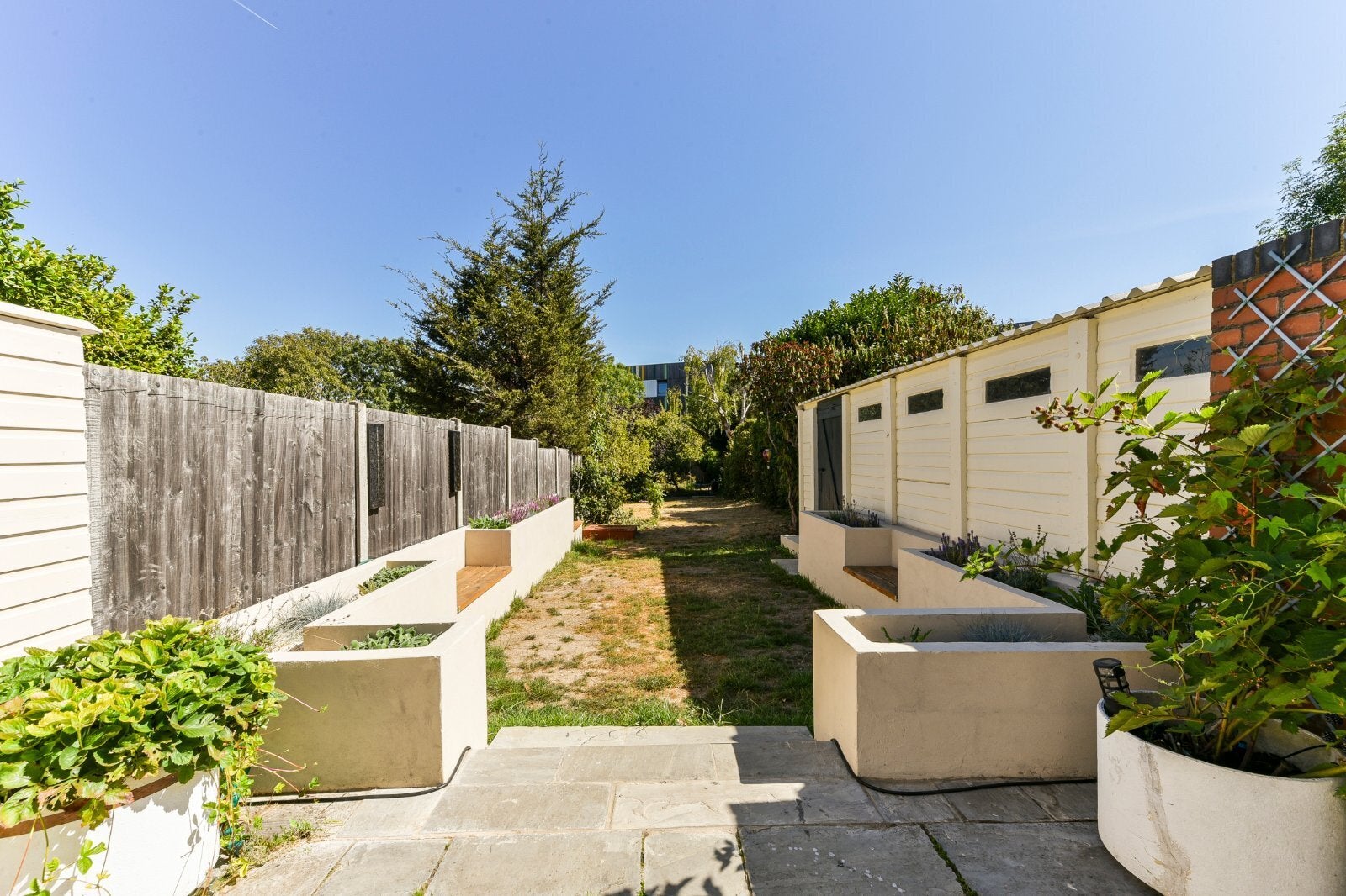 House Vincent Gardens in Greater London