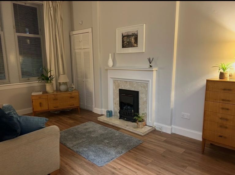 Flat Comely Bank Row in City of Edinburgh