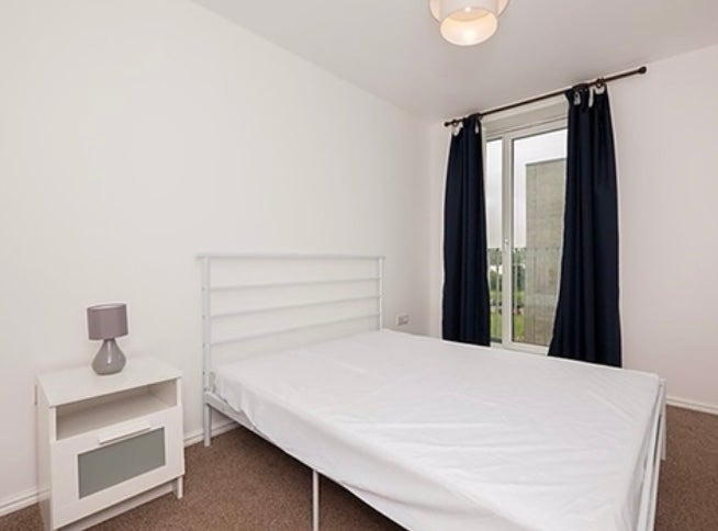 Room Arneil Drive in City of Edinburgh