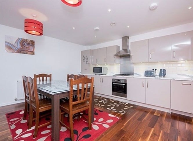 Room Arneil Drive in City of Edinburgh