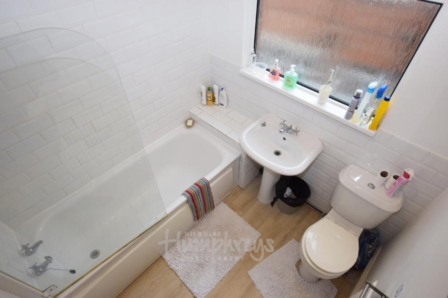 Room Birchfield Road in Northampton