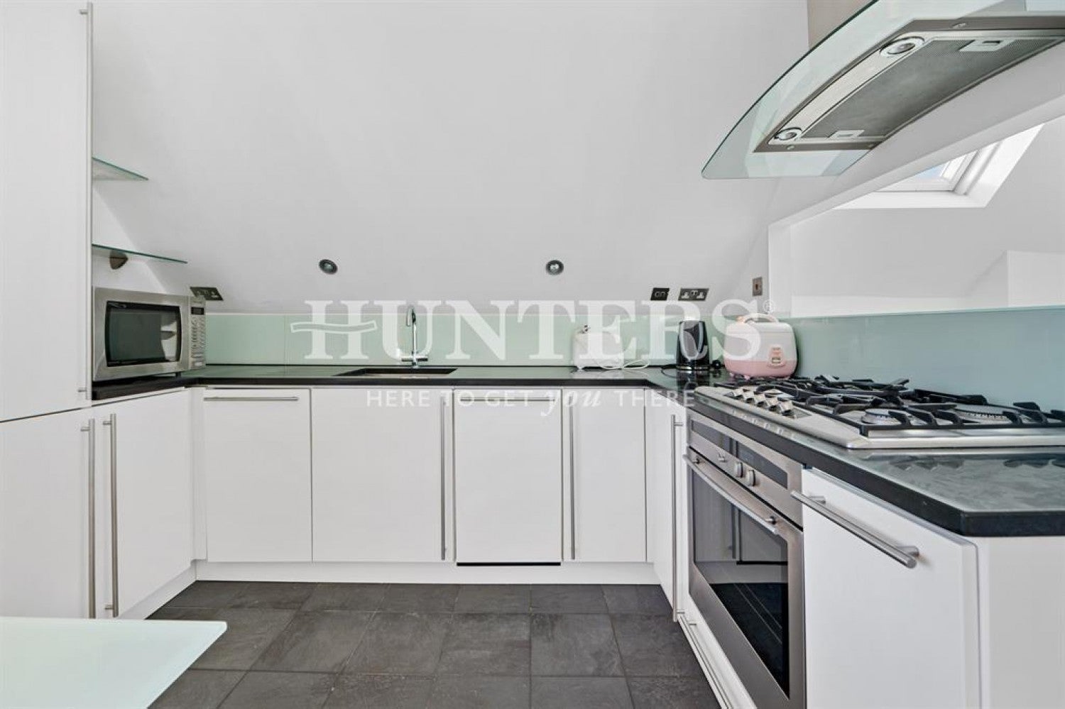 Flat Canfield Gardens in Greater London