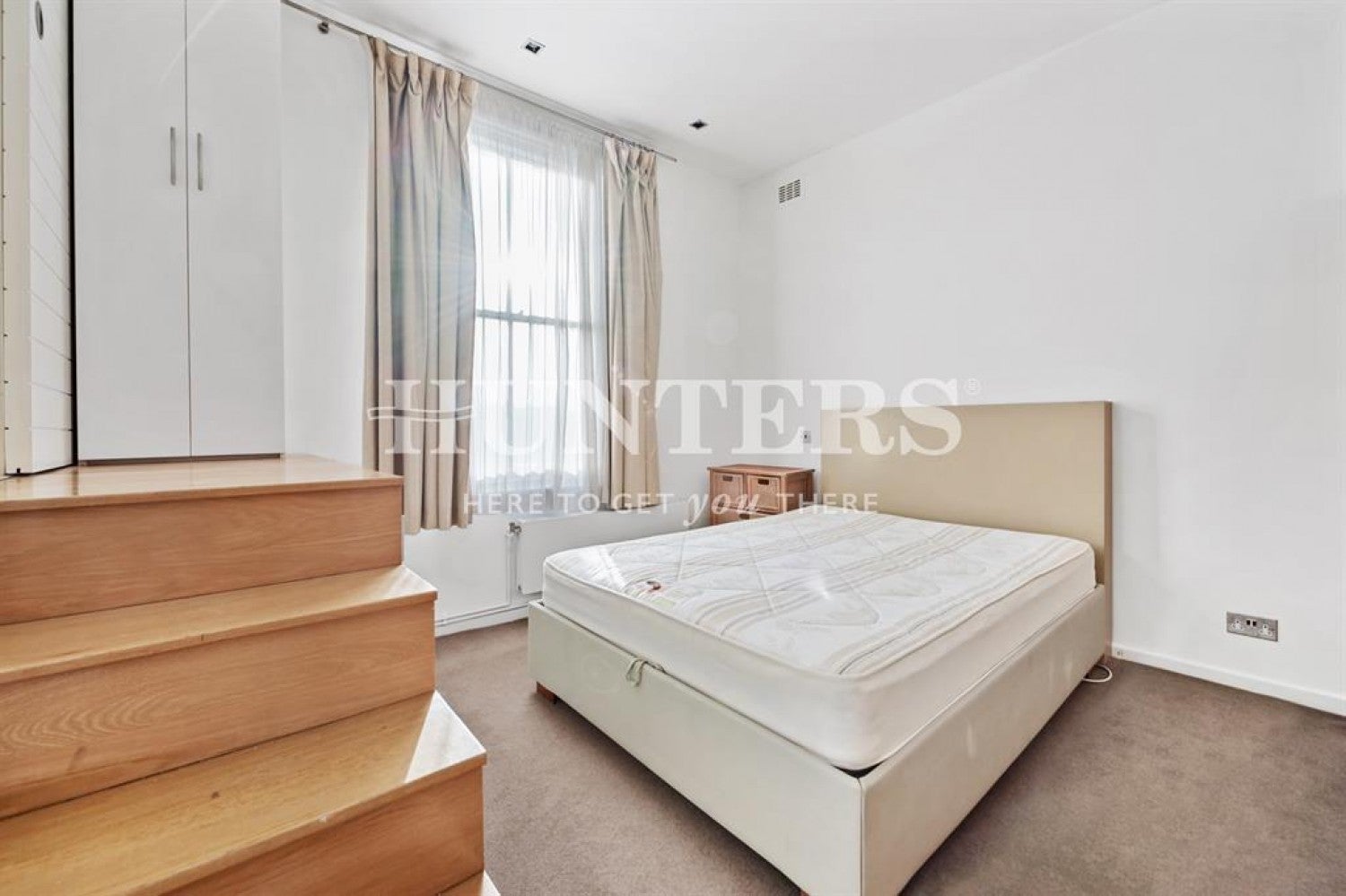 Flat Canfield Gardens in Greater London