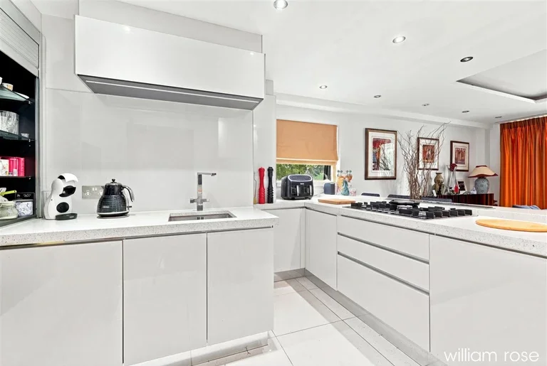 Flat Woodford Road in Greater London