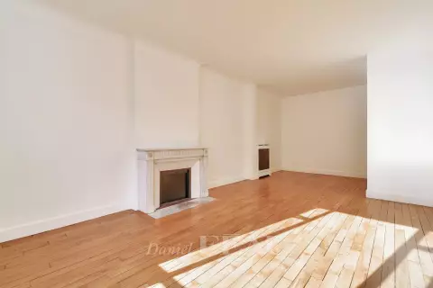 Flat Boulevard Exelmans in Paris