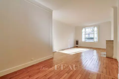 Flat Boulevard Exelmans in Paris