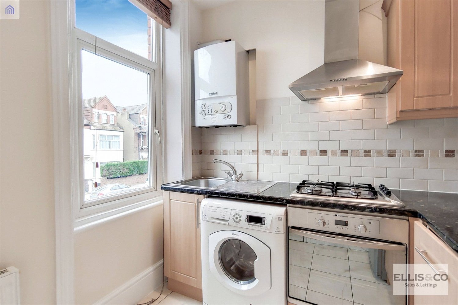 Flat Chichele Road in Greater London