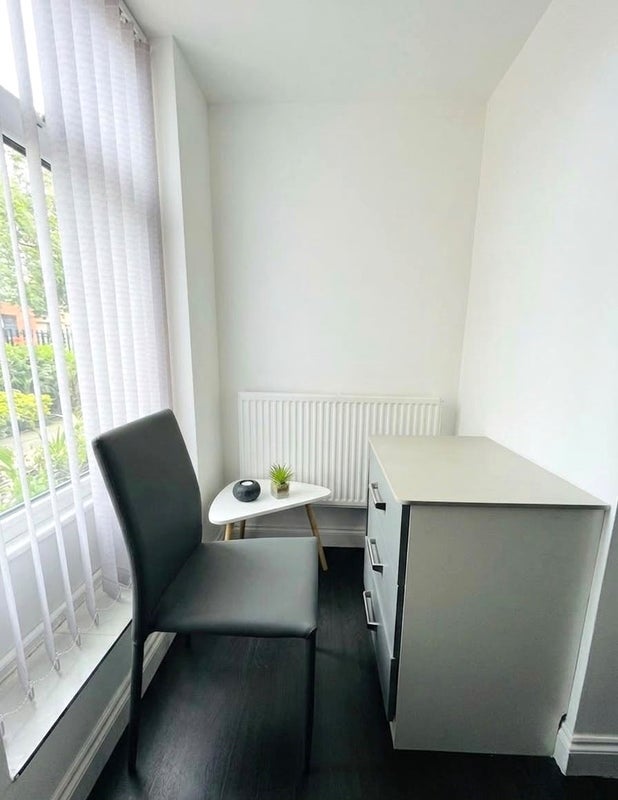 Room Hall Grove in Manchester