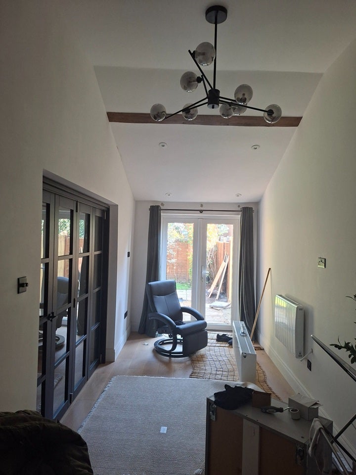 House Cowdray Close in Luton