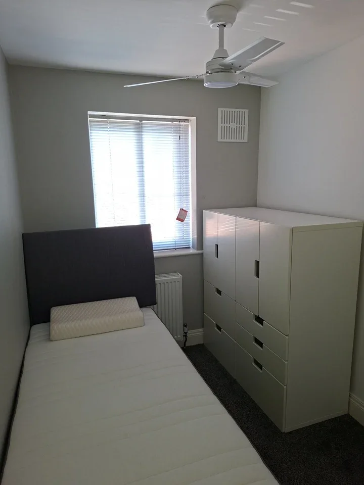 House Cowdray Close in Luton