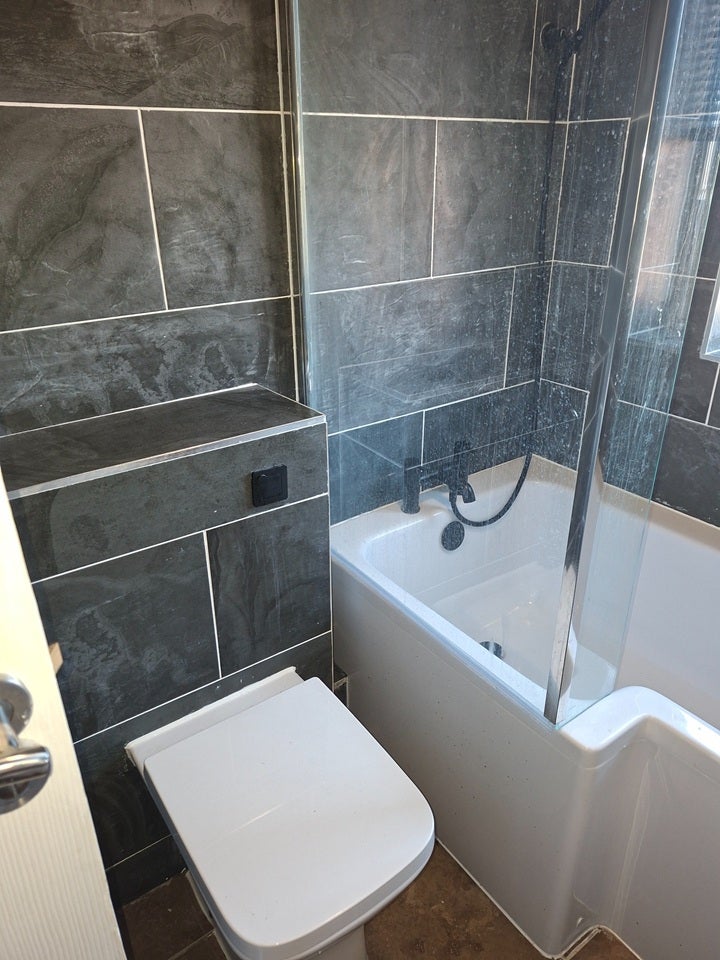 House Cowdray Close in Luton