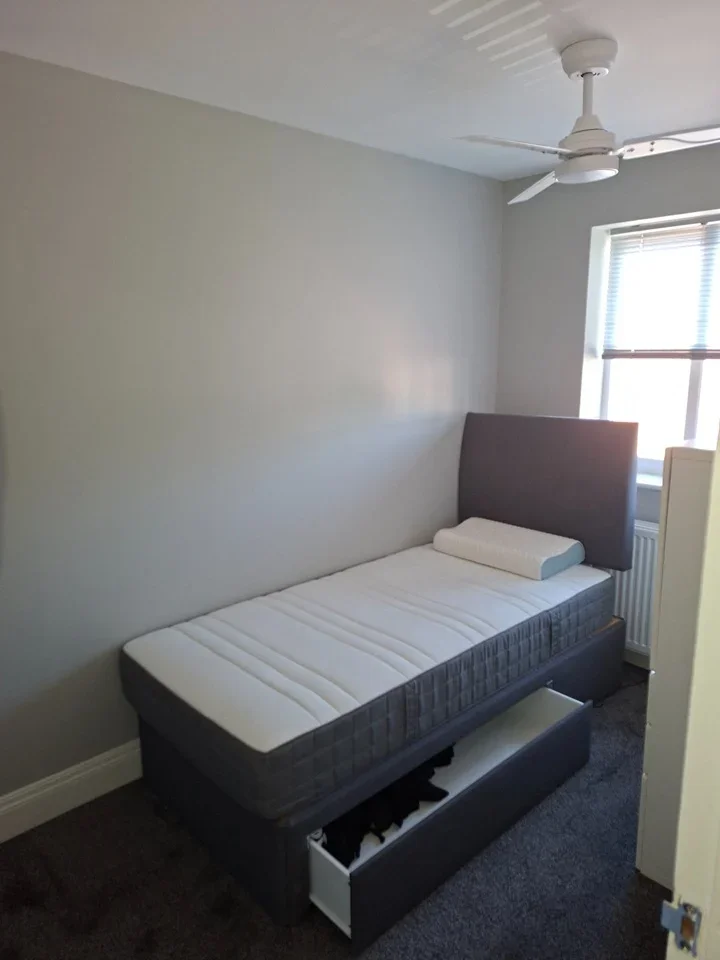 Room Cowdray Close in Luton