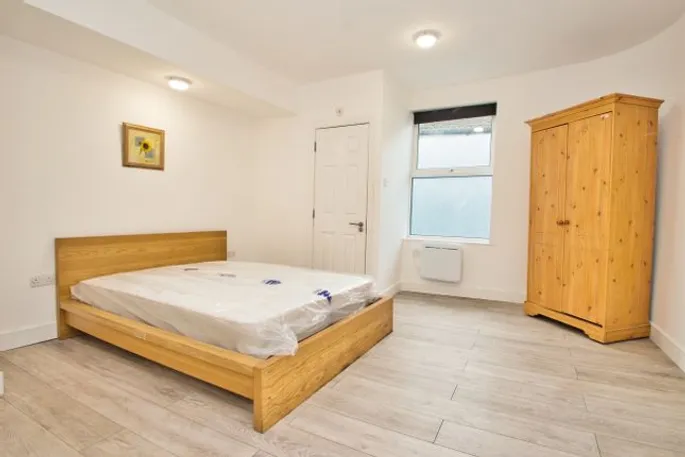 Flat New Windsor Street in Greater London