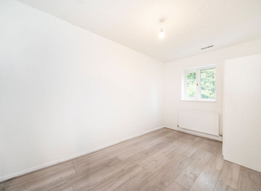 Flat Ambassador Square in Greater London