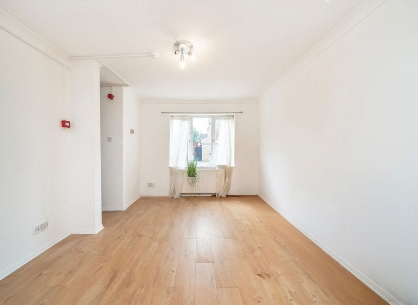 Flat Ambassador Square in Greater London