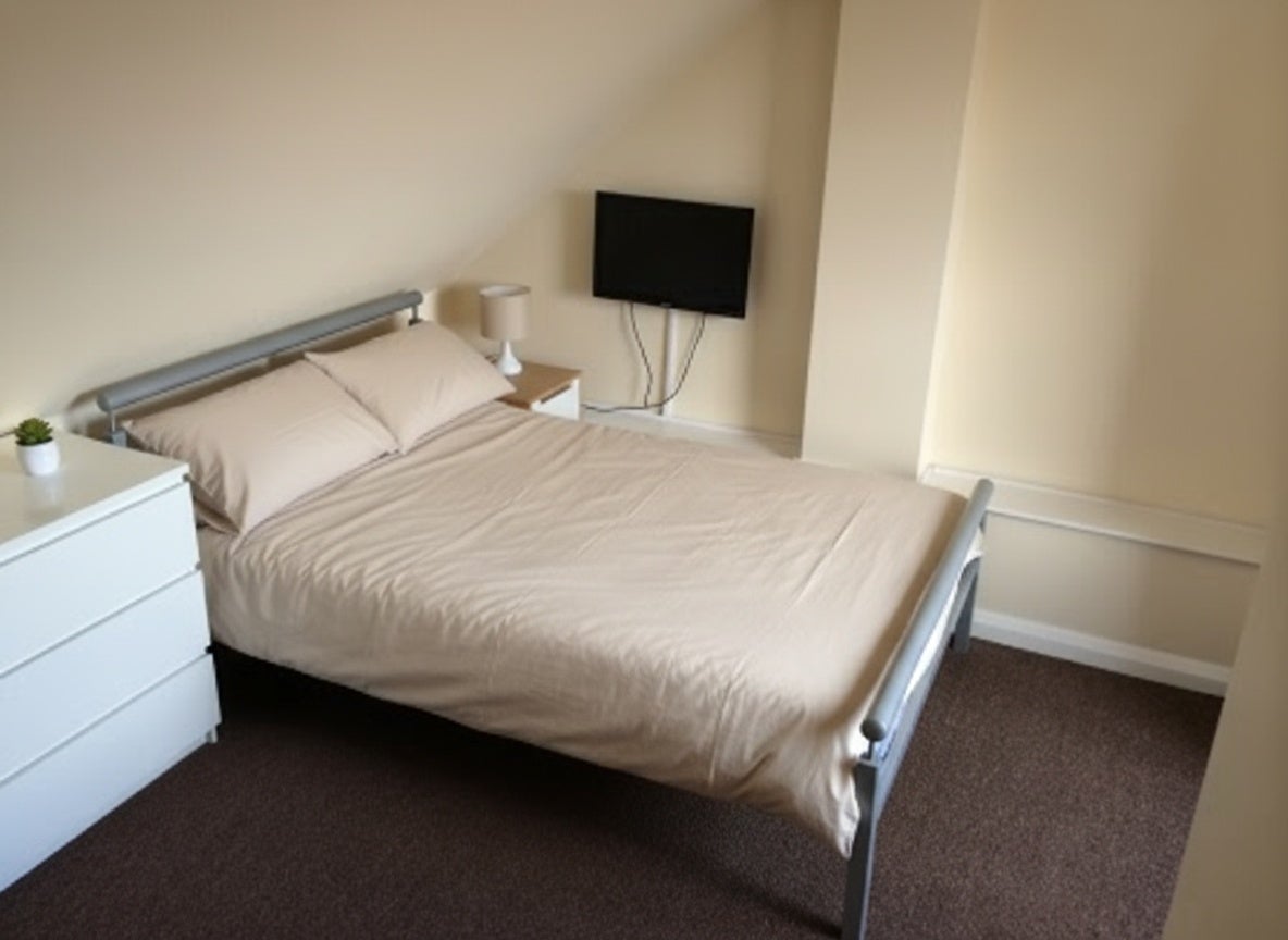 Room Rolleston Drive in Nottingham