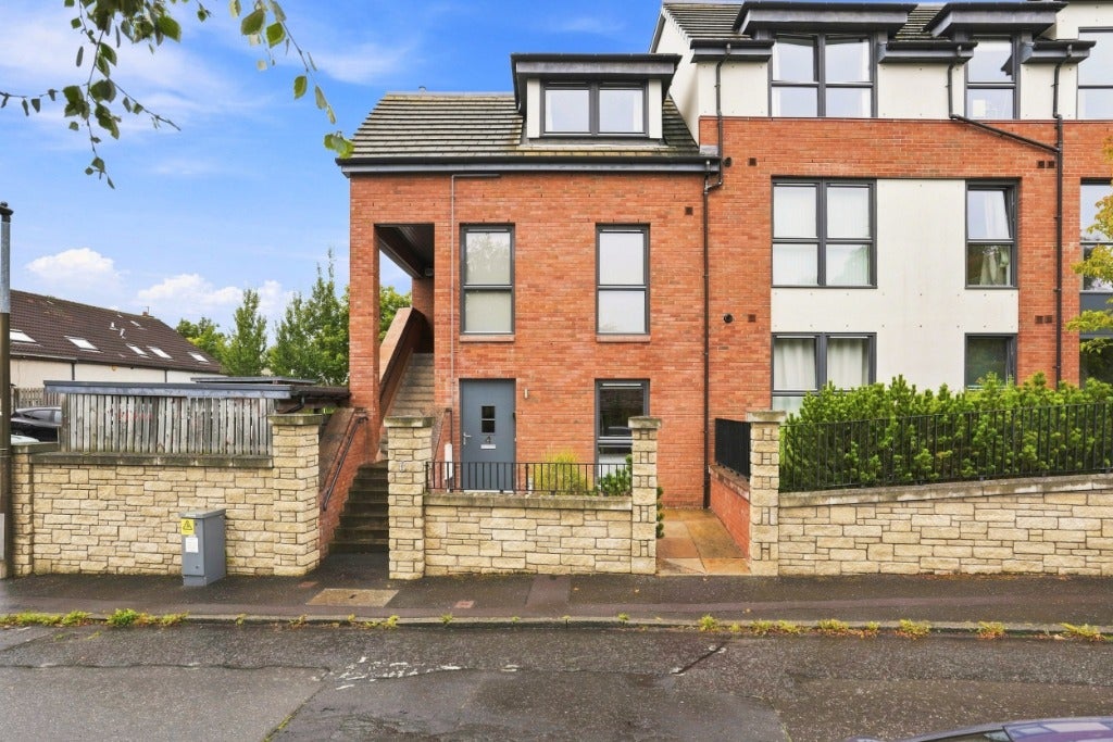 Flat Drum Brae South in City of Edinburgh