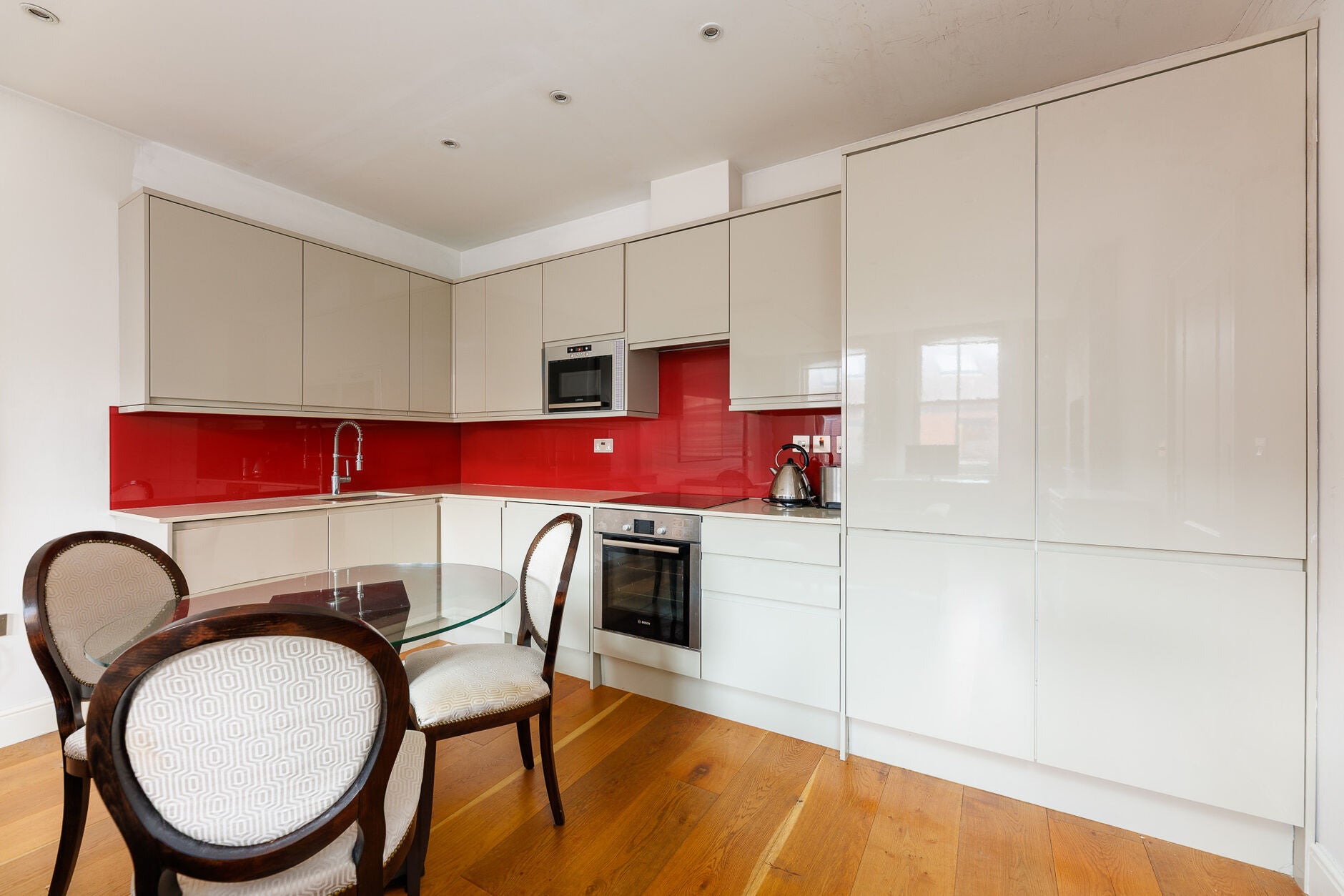 Flat Hammersmith Broadway in Greater London