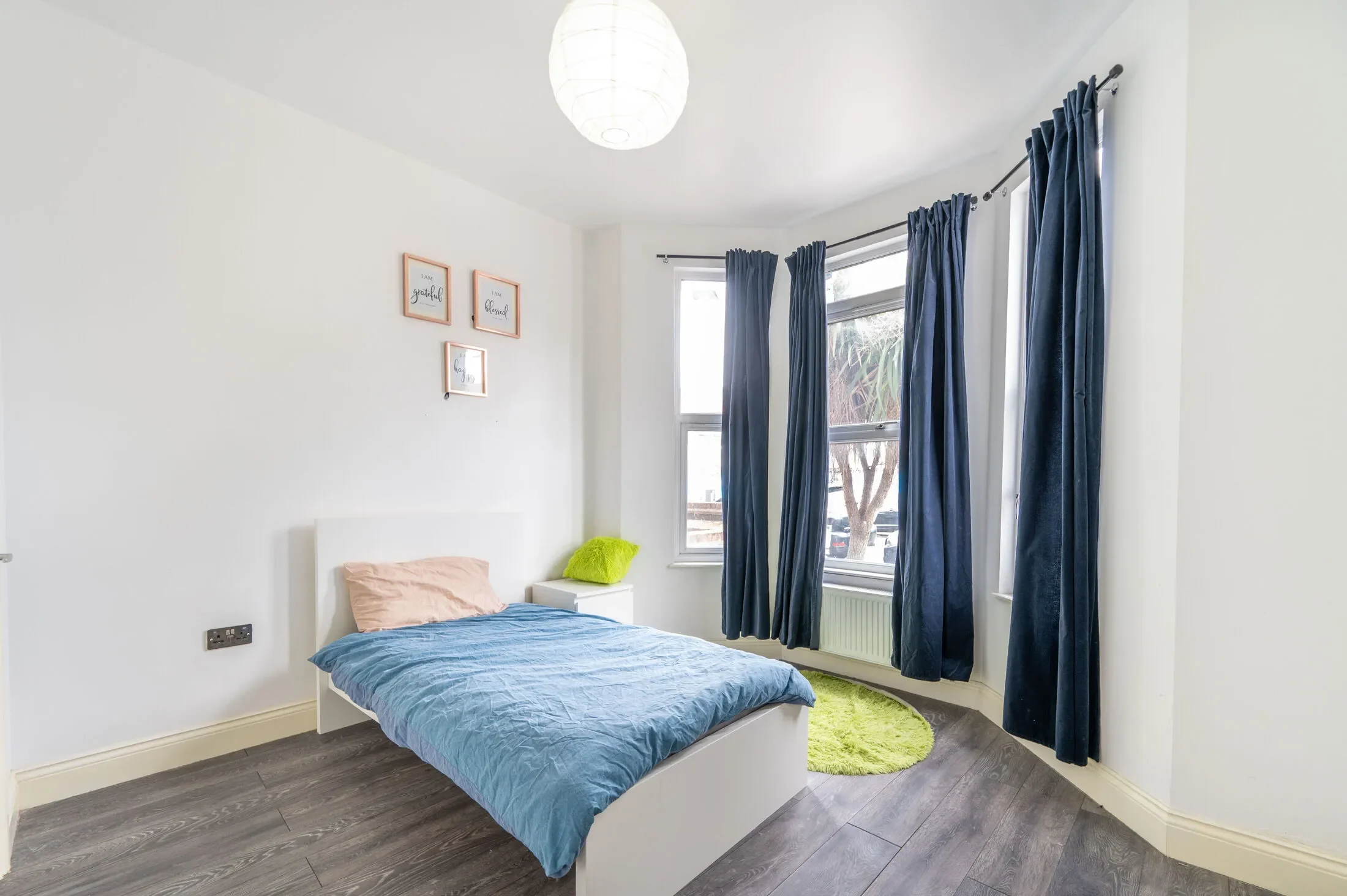 Flat Palermo Road in Greater London