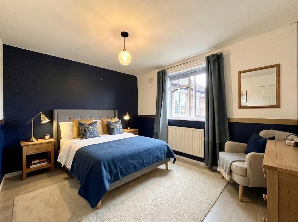 Flat Abbots Close in Trafford